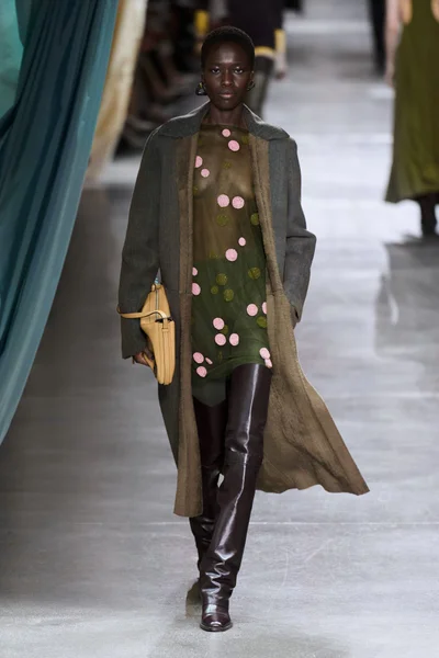 Look 30
